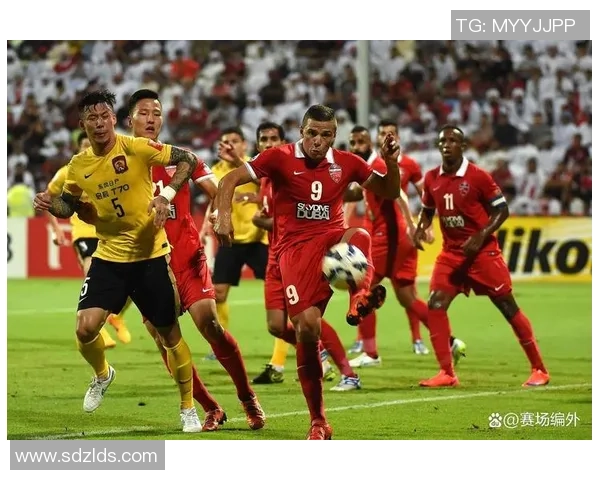 足球明星因场上表现引发球迷愤怒视频曝光引发热议与讨论